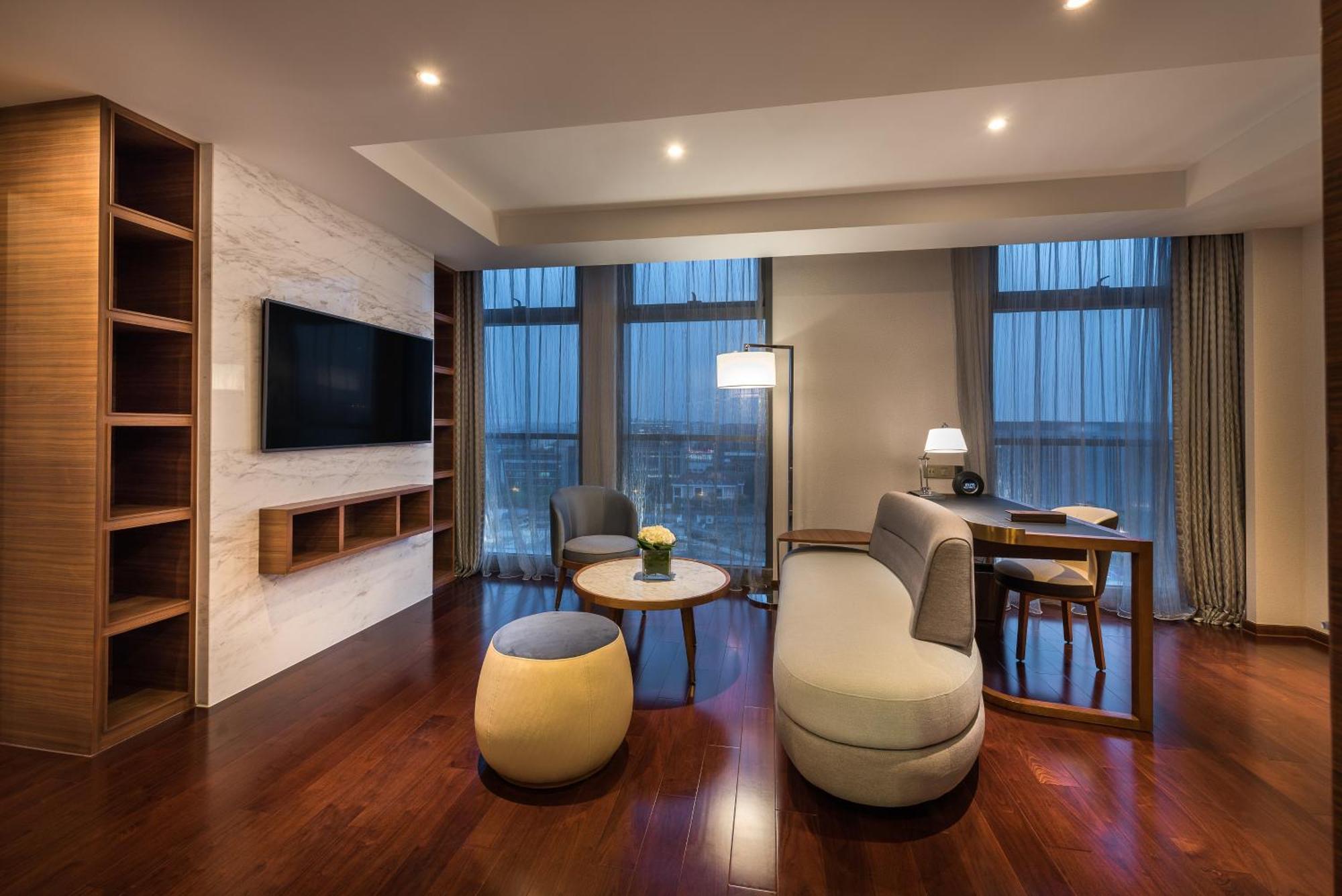 Novotel Hongqiao Hotel 5*